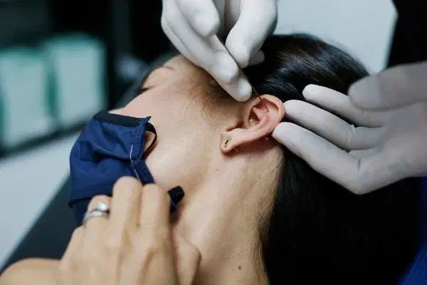 آموزش حرفه‌ای پیرسینگ و میکرو+ تمرین روی مدل زنده|خدمات آرایشگری و زیبایی|تهران, هروی|دیوار