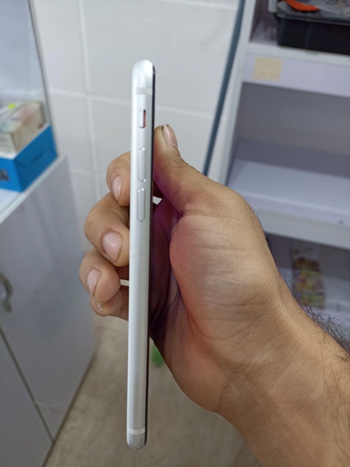 اپل iPhone SE (2020) با حافظهٔ ۱۲۸ گیگابایت|موبایل|اصفهان, بهارستان|دیوار
