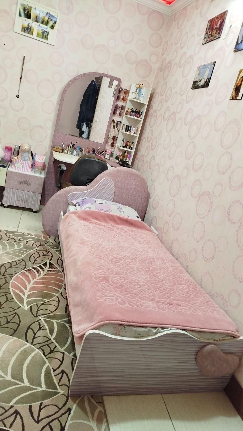 ۲ سرویس خواب تک‌ نفره کامل + تشک رویال|تخت و سرویس خواب|بروجرد, |دیوار