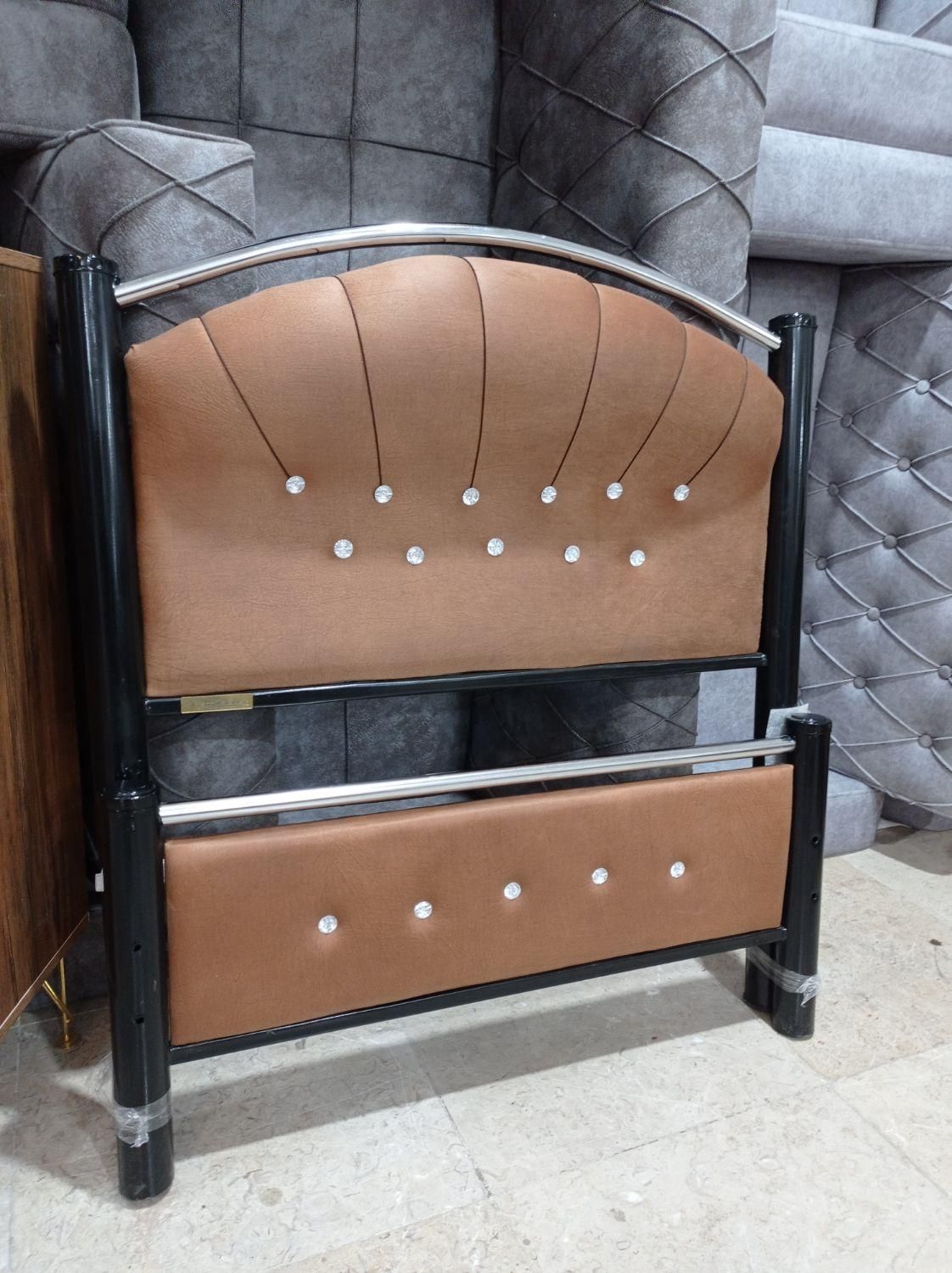 تخت خواب فلزی یک نفره با طراحی زیبا|تخت و سرویس خواب|اردبیل, |دیوار