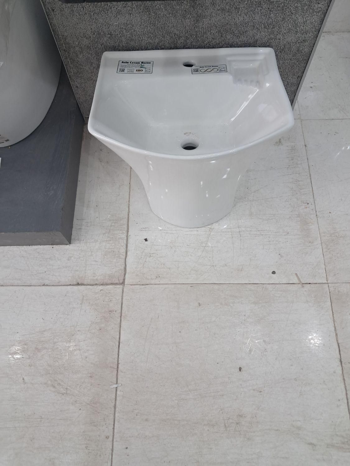 نیم پایه روشویی دیواری ،فروشگاه پیرعلی|لوازم سرویس بهداشتی|کرج, حصارک بالا|دیوار