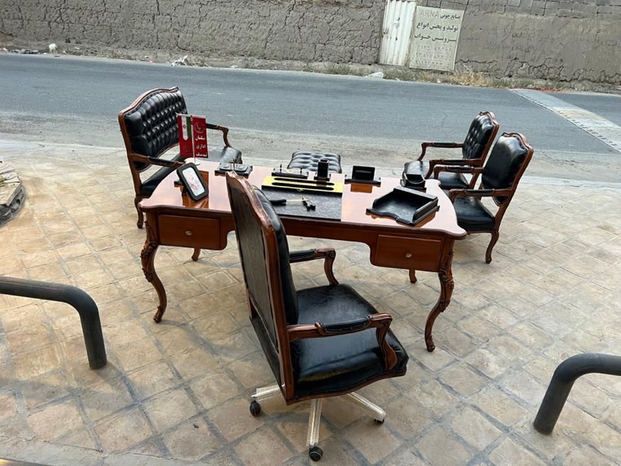 مبلمان اداری کلاسیک میز قابدار مبل فرانسوی ابزاری|دفتر کار|تهران, ایران|دیوار