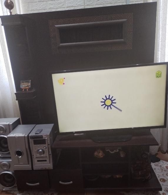 میز TV Mdf بسیار تمیز و با کیفیت مشابه نو با تخفیف|میز تلویزیون|رشت, فلسطین|دیوار