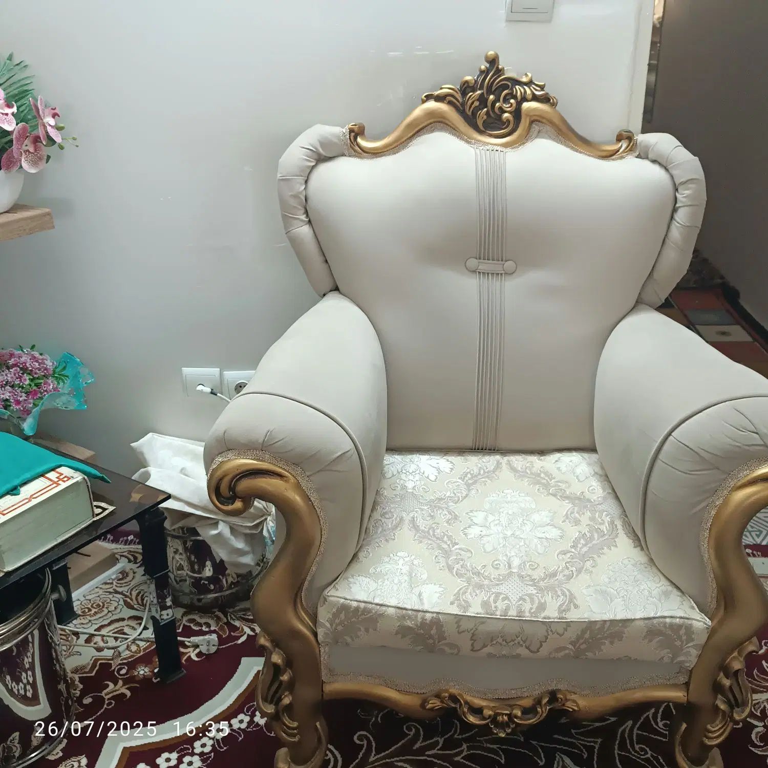 مبلمان ۷ نفره کلاسیک همراه با میز عسلی|مبلمان خانگی و میز عسلی|تهران, بهداشت|دیوار