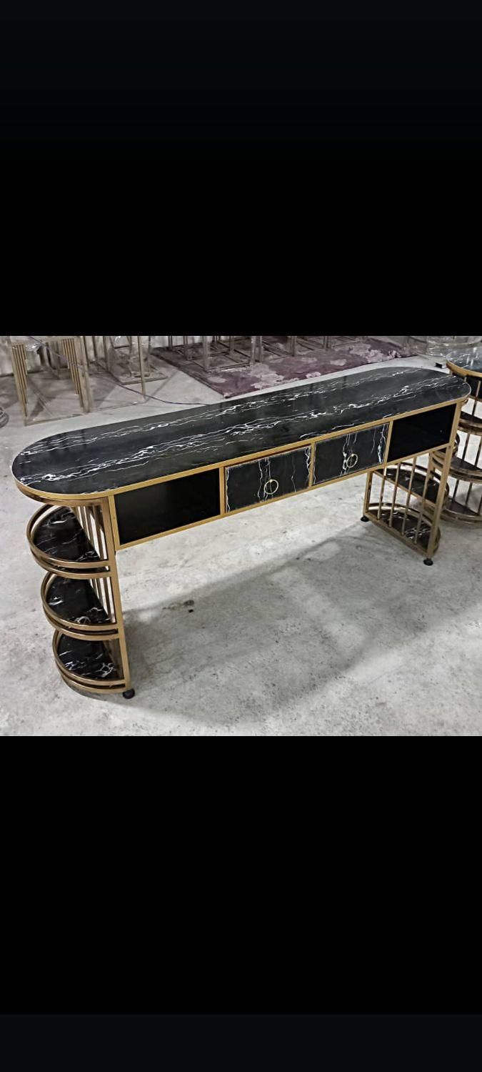 میز کاشت ناخن|آرایشگاه و سالنهای زیبایی|رشت, امین الضرب|دیوار