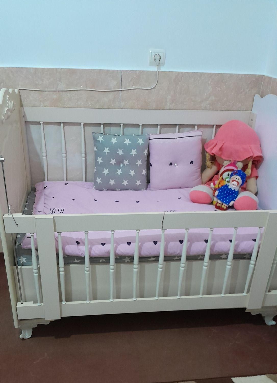 فروش فوری تخت کودک|تخت و سرویس خواب|قم, ولیعصر|دیوار