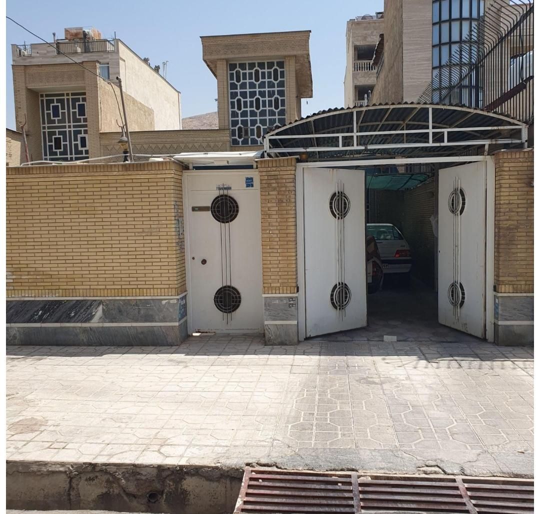 فروش نقدی یا معاوضه ویلایی ۳۰۰ متری/درب ۲/عرض۱۰|فروش خانه و ویلا|شیراز, طلاب|دیوار