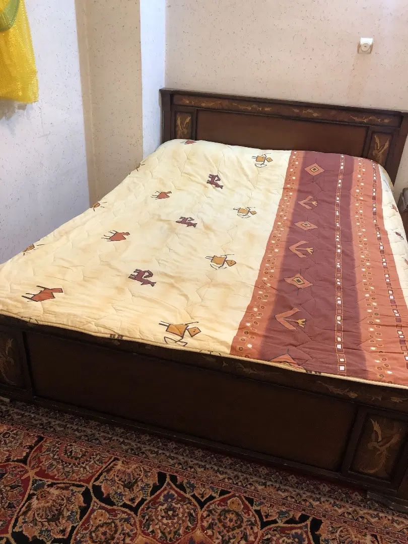 تخت دونفره معرق کاری شده و دراور و اینه ست|تخت و سرویس خواب|کرج, دهقان ویلا|دیوار