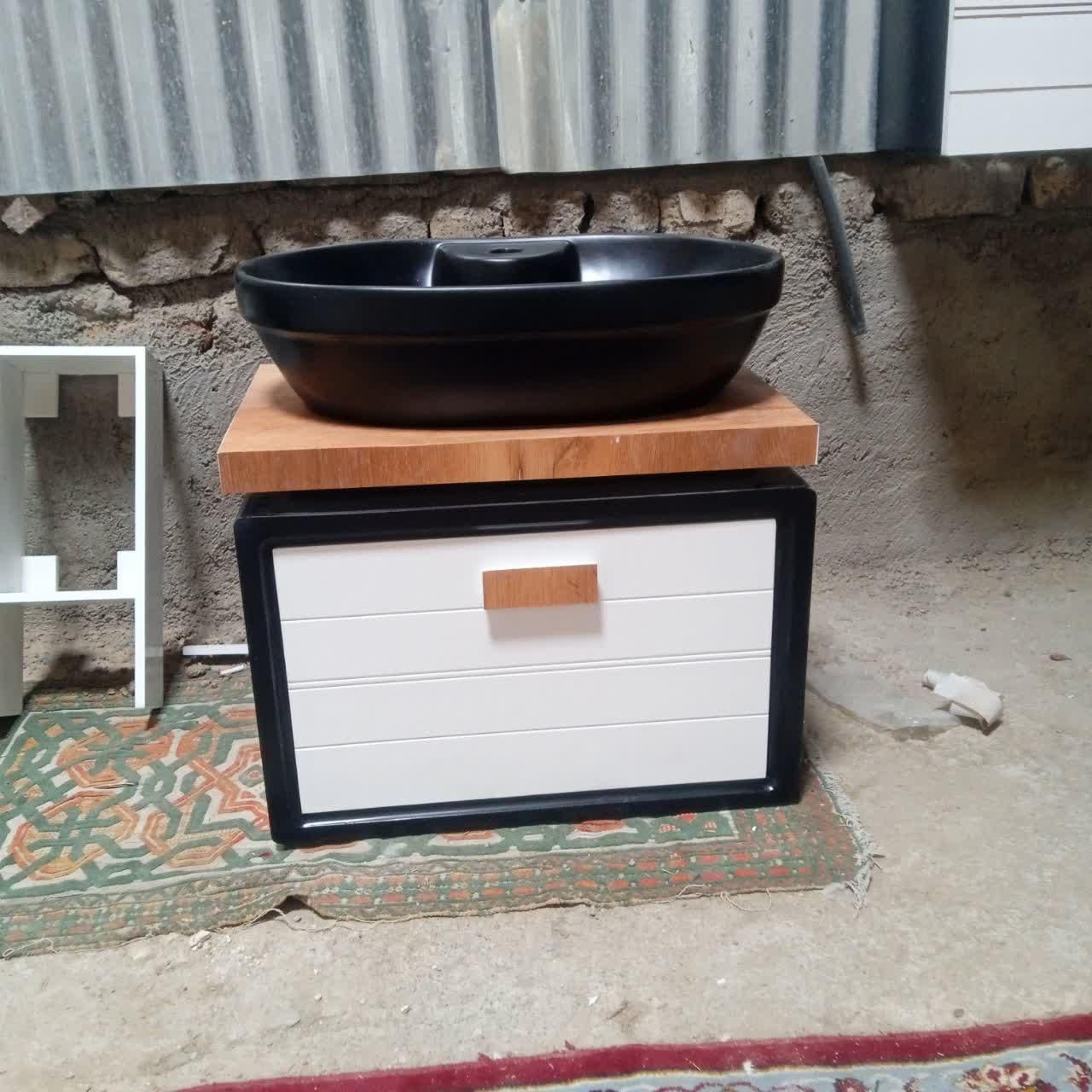 کابینت روشویی و آینه باکس|لوازم سرویس بهداشتی|قم, بوستان جوان|دیوار