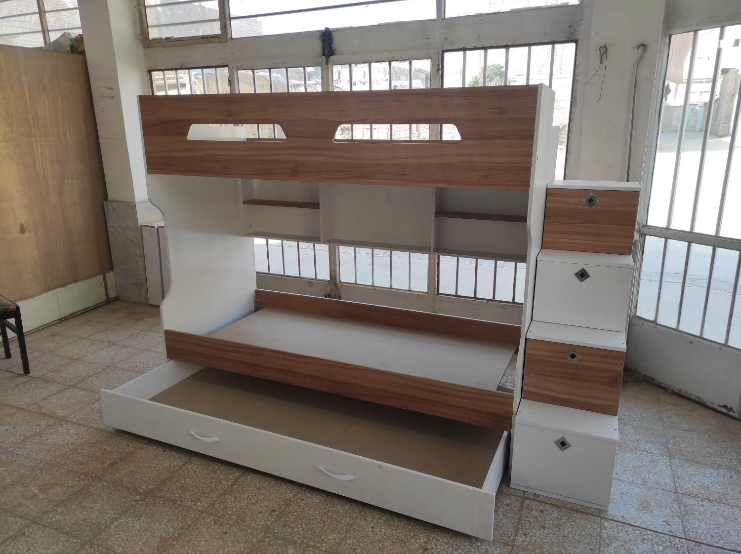 تخت خواب سه نفره با طراحی منحصر به فرد|تخت و سرویس خواب|خمینی‌شهر, |دیوار