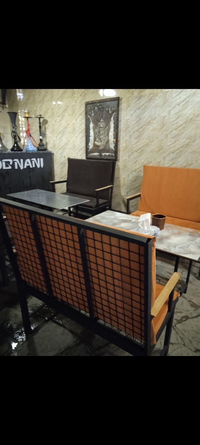 ۴ دست میز نیمکت اهنی و روکش فوم دار نرم|میز و صندلی غذاخوری|ارومیه, |دیوار