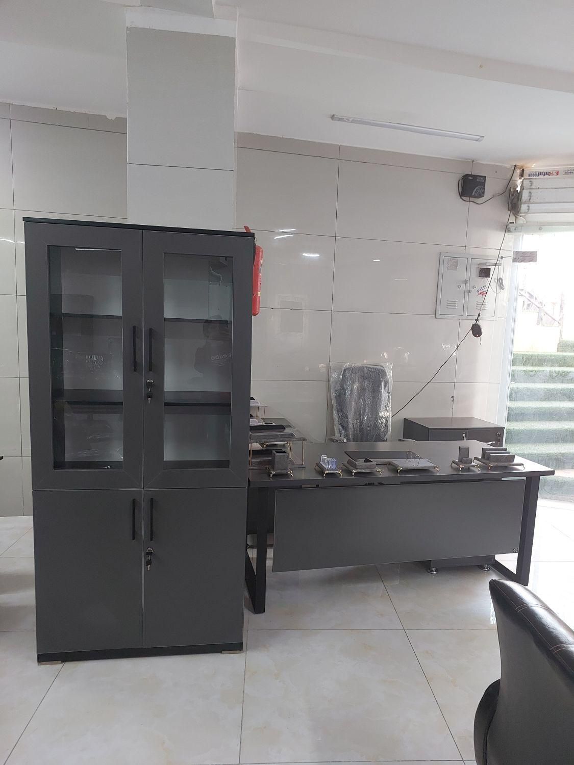 انواع میز مدیریت شیک و چرم سایز ۱۸۰|مبلمان اداری|صدرا-فارس, فاز ۱|دیوار