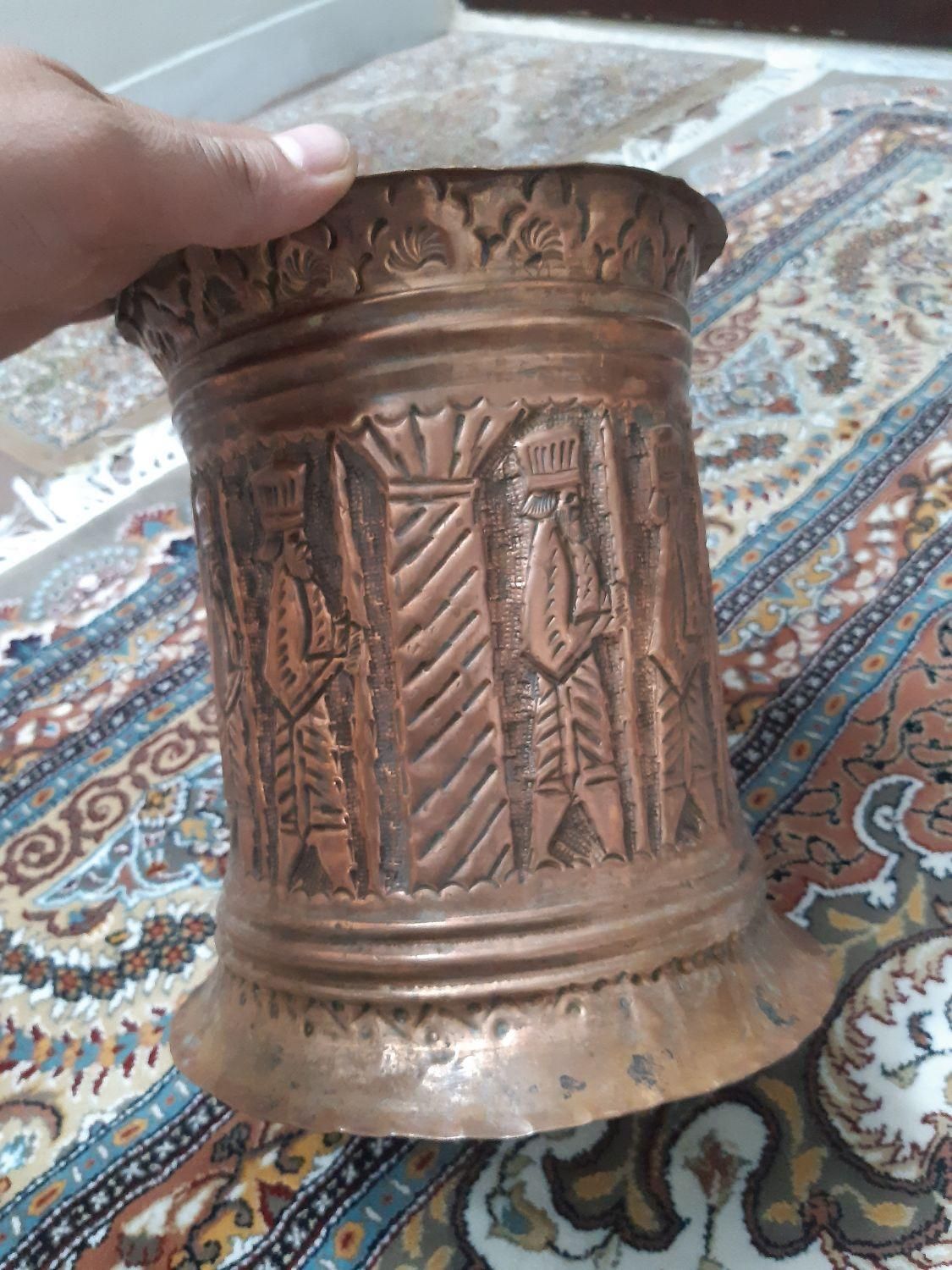 سطل مسی با قلم کاری هخامنش|کلکسیون اشیاء عتیقه|تهران, افسریه|دیوار