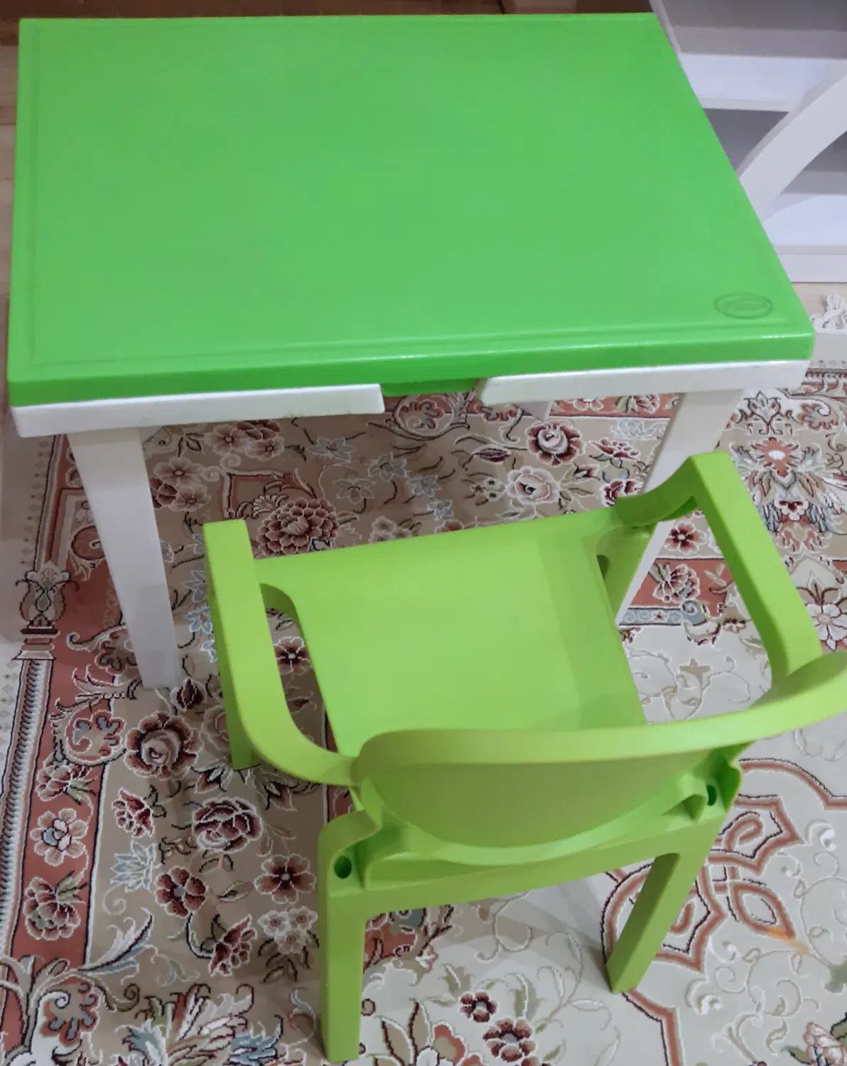 میز و صندلی کودک|تخت و صندلی بچه|رشت, معلم|دیوار