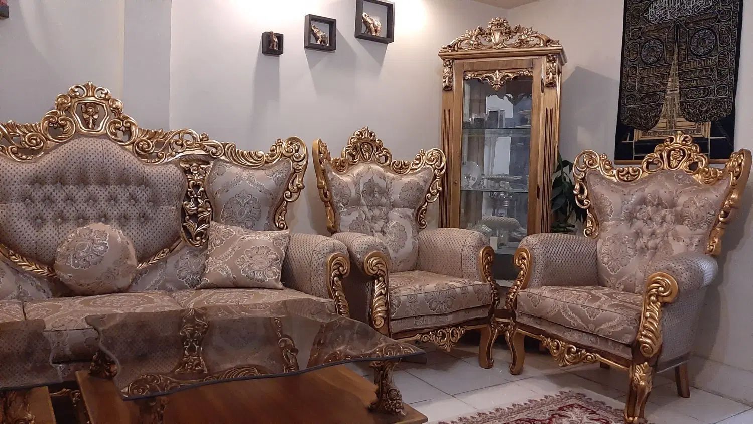 مبل سلطنتی۷نفره بانهارخوری۶نفره روکش دارباویترینی|مبلمان خانگی و میز عسلی|تهران, آهنگ|دیوار