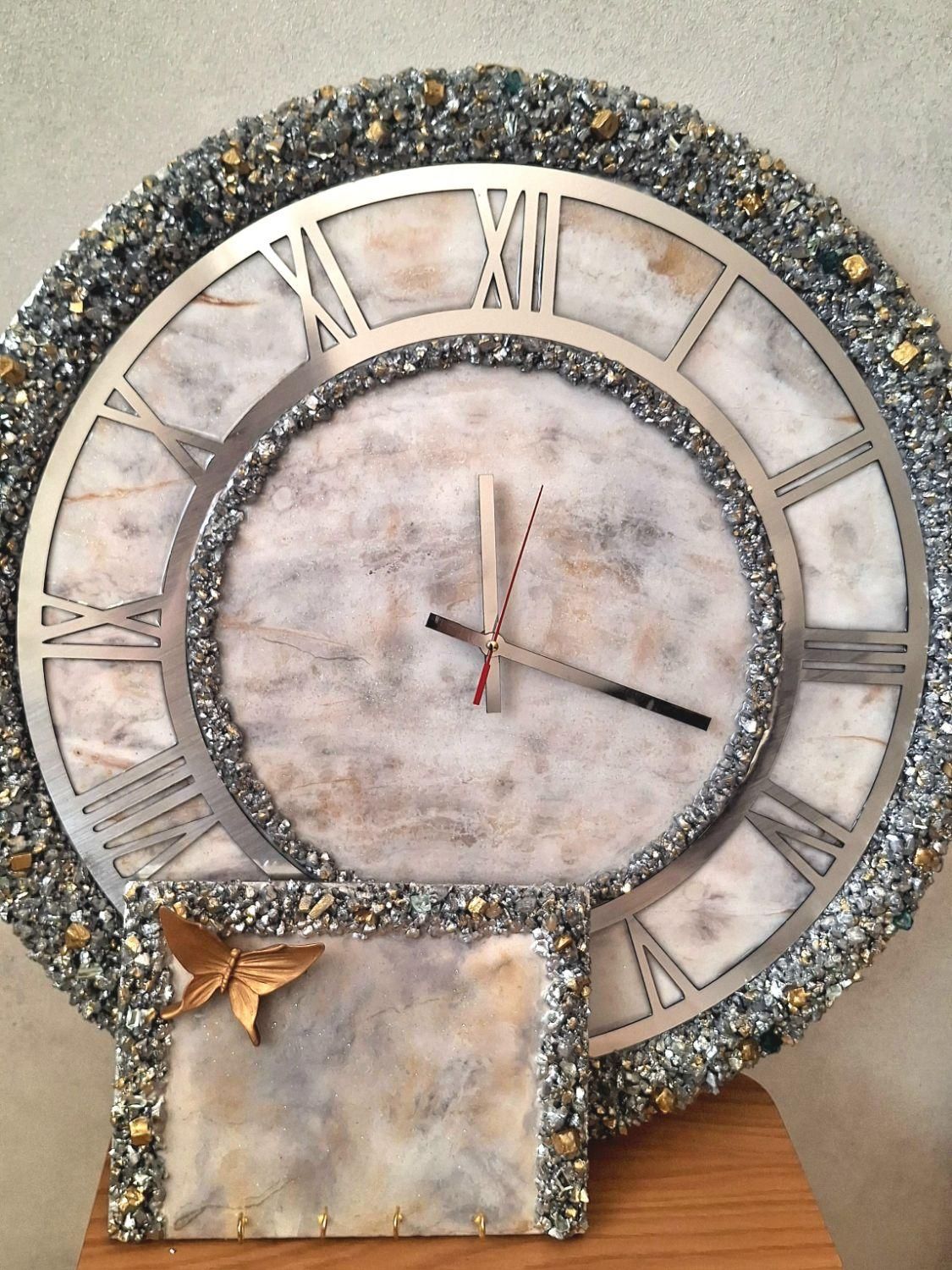 ساعت دیواری رزینی دور کریستالی طرح سنگ|ساعت دیواری و تزئینی|شیراز, شهرک مدرس|دیوار