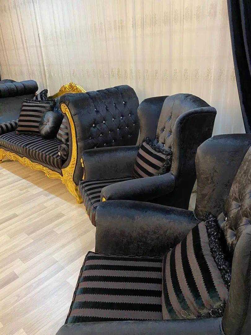 مبلمان نئوکلاسیک خاص در حد نو با میز از چوب گردو|مبلمان خانگی و میز عسلی|اصفهان, مرداویج|دیوار