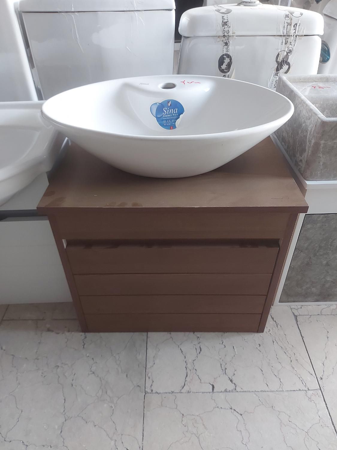 روشویی و آینه ۳۰ درصد تخفیف در اسلامشهر|لوازم سرویس بهداشتی|اسلامشهر, شهرک قائمیه|دیوار