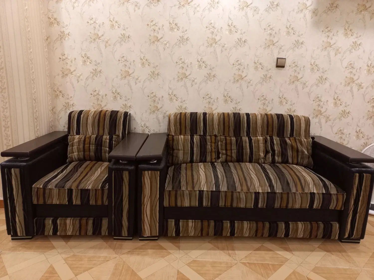 مبل ۷نفره|مبلمان خانگی و میز عسلی|رشت, دروازه لاکان|دیوار