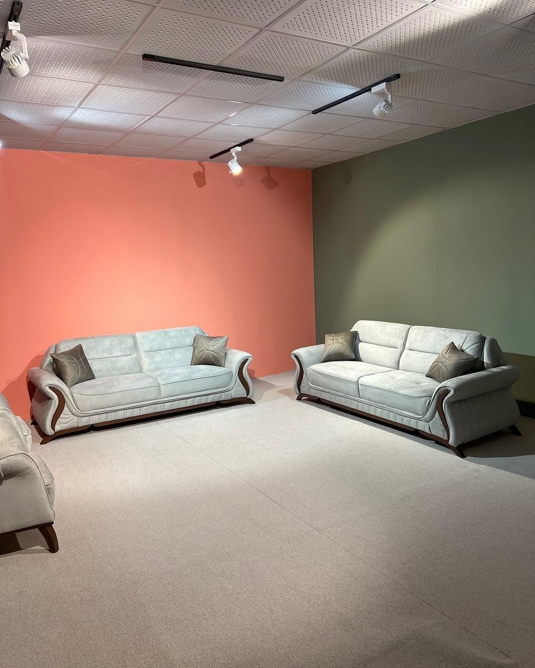 مبل در رنگبندی متفاوت،چوب روسی،بلوارقرنی،انصارکالا|مبلمان خانگی و میز عسلی|یاسوج, |دیوار