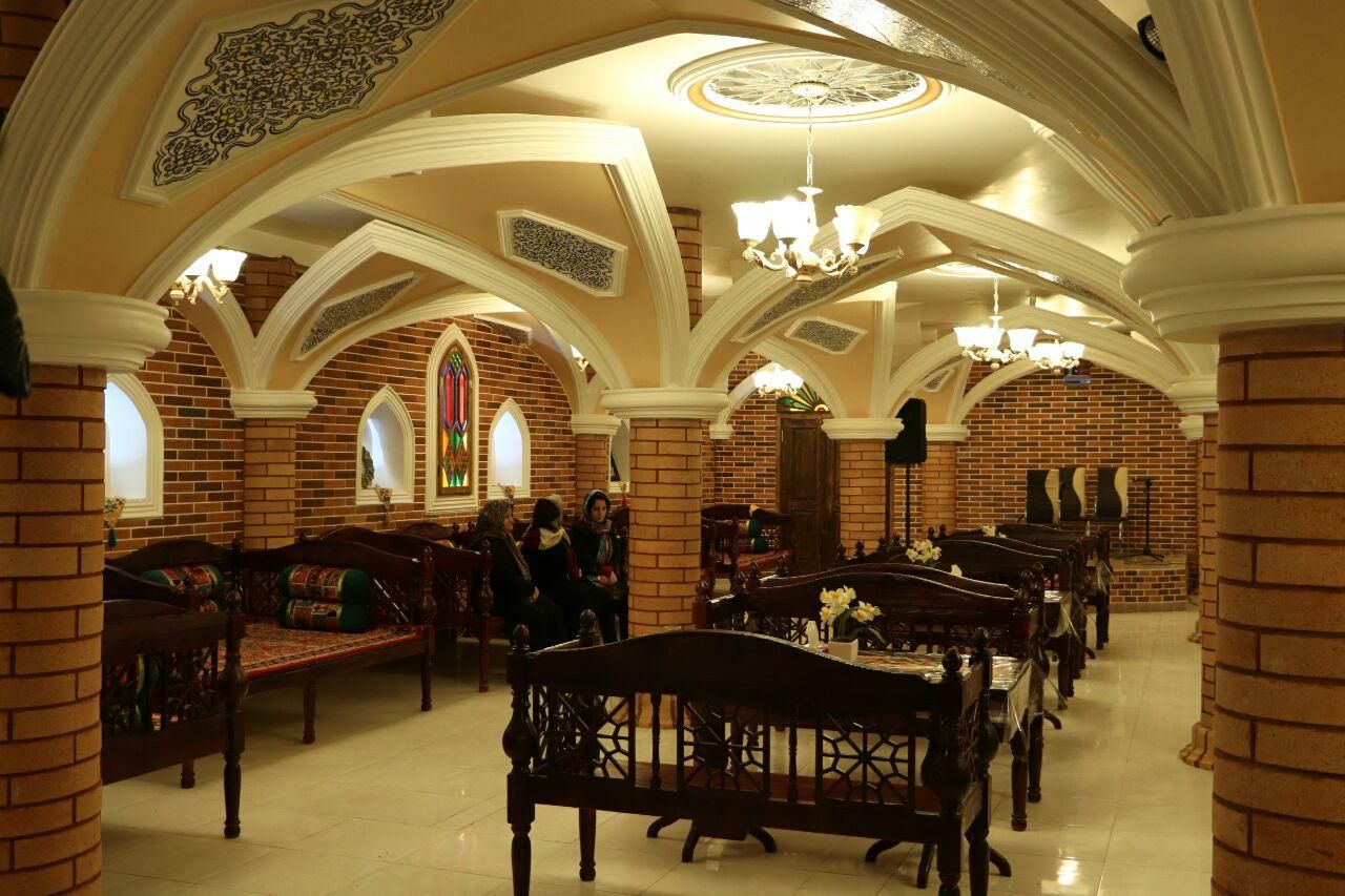 اجاره رستوران سفره خانه سنتی با لوازم|اجارهٔ مغازه و غرفه|کرج, دهقان ویلا|دیوار