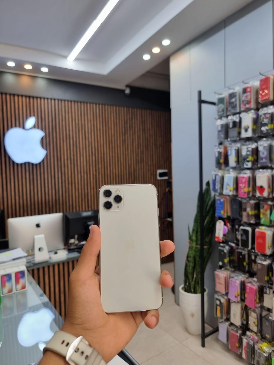اپل iPhone 11 Pro Max با حافظهٔ ۲۵۶ گیگابایت|موبایل|مشهد, طلاب|دیوار