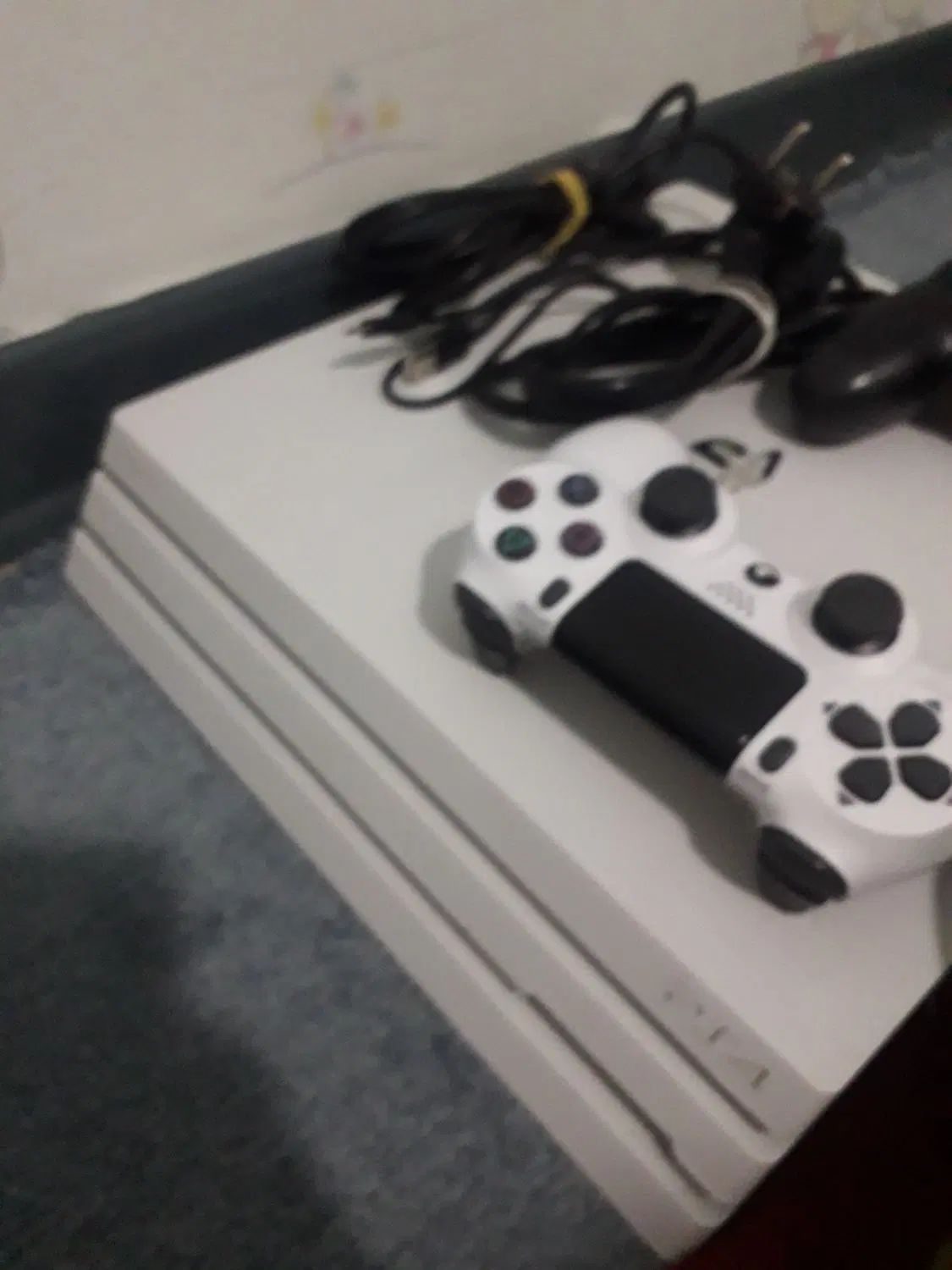 ps4pro ریژن اروپا ۷۲۱۶ با حافظه ترا با وسایل جانبی|کنسول، بازی ویدئویی و آنلاین|قم, زنبیل آباد|دیوار