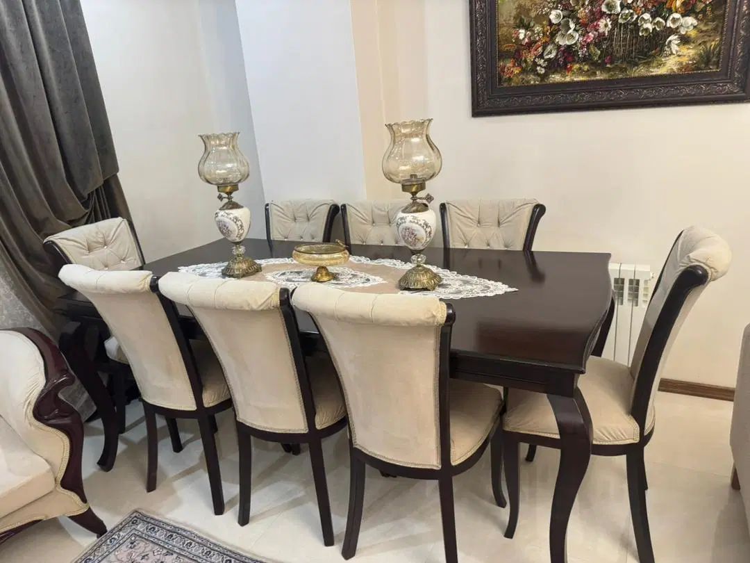 مبل کلاسیک 7 نفره با ناهار خوری 8 نفره و ویترین|مبلمان خانگی و میز عسلی|کرج, فاز ۴ مهرشهر|دیوار