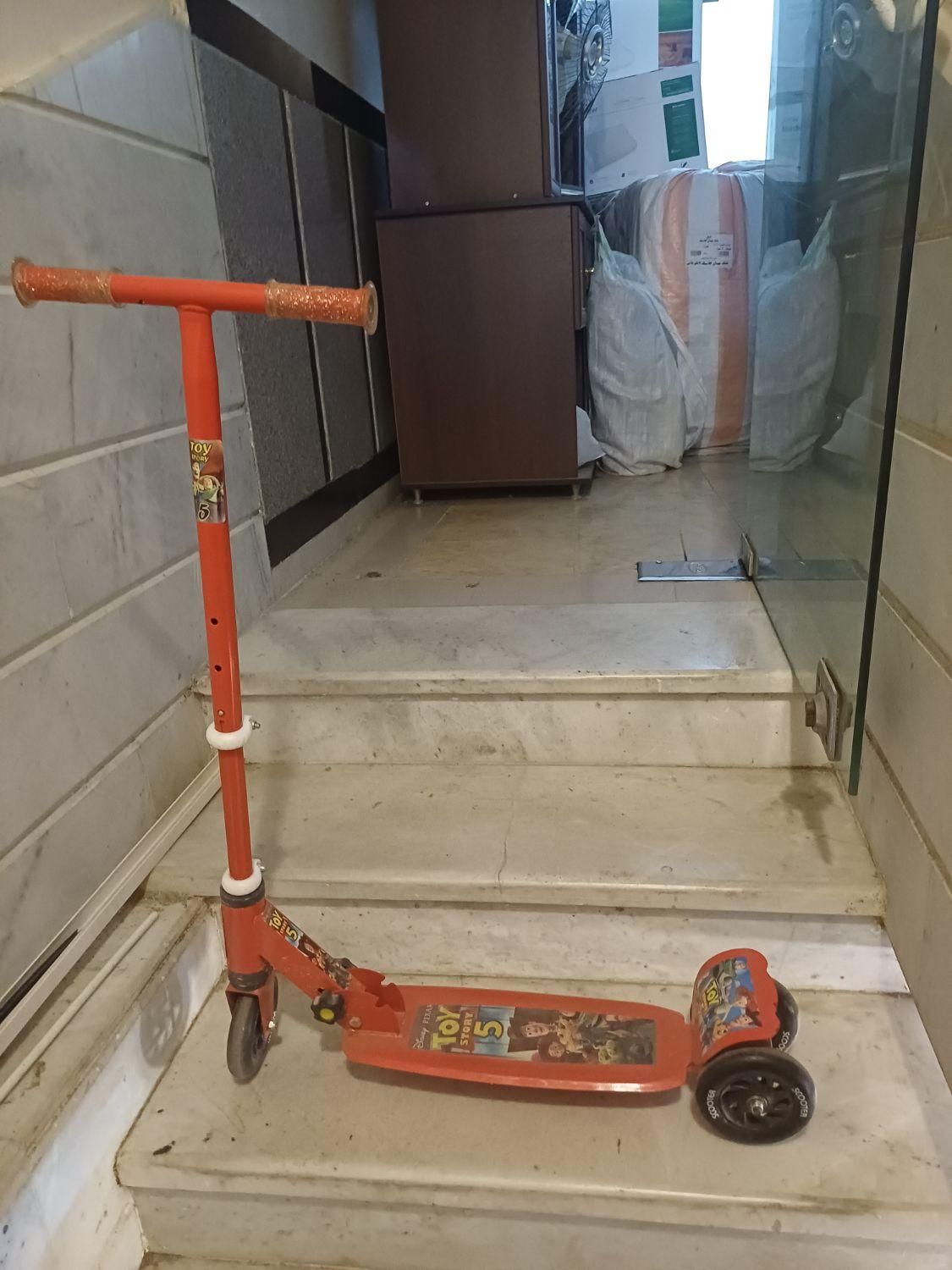 اسکوتر در حد نو|دوچرخه، اسکیت، اسکوتر|بابل, |دیوار