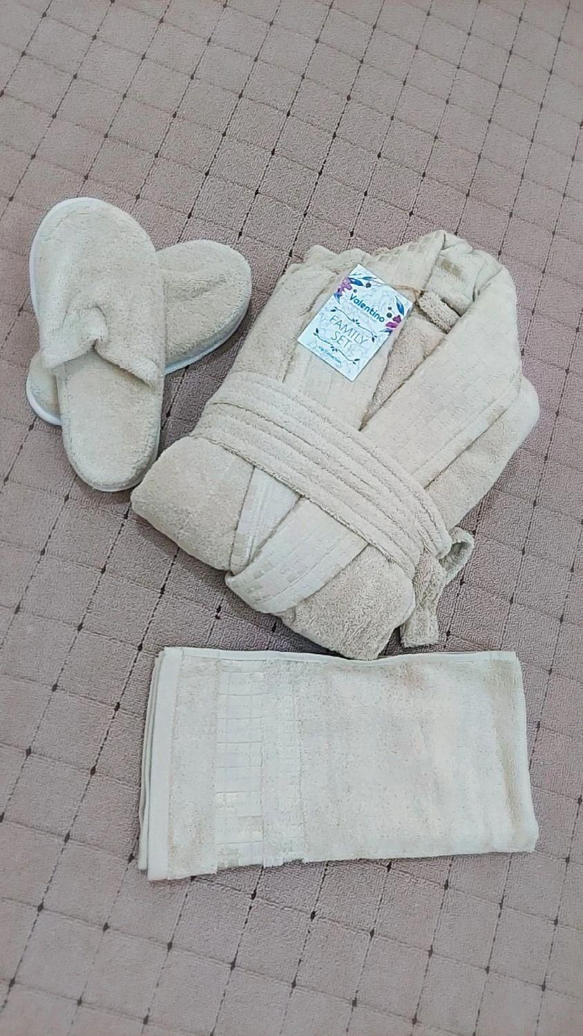ست حوله ی تنپوش وحوله ی دست وصورت ودمپایی حوله ای|لباس|آمل, |دیوار