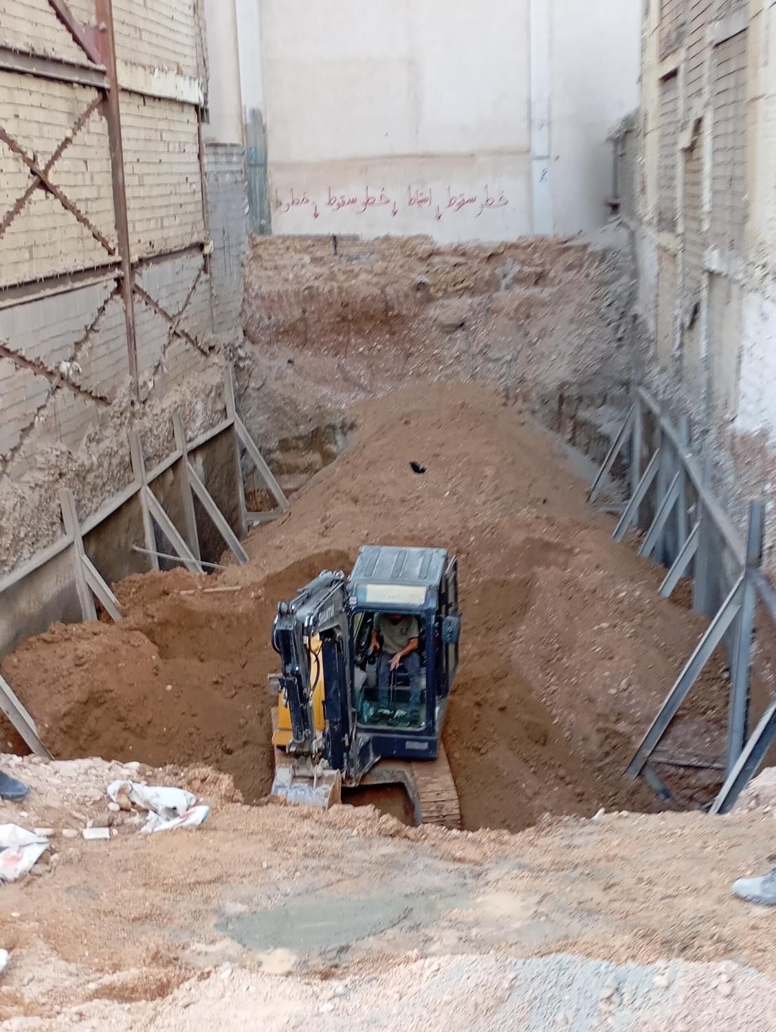 مهاربندی اجرای شاتکریت مقاوم سازی و تخریب ساختمان|خدمات پیشه و مهارت|شیراز, فرهنگ شهر|دیوار