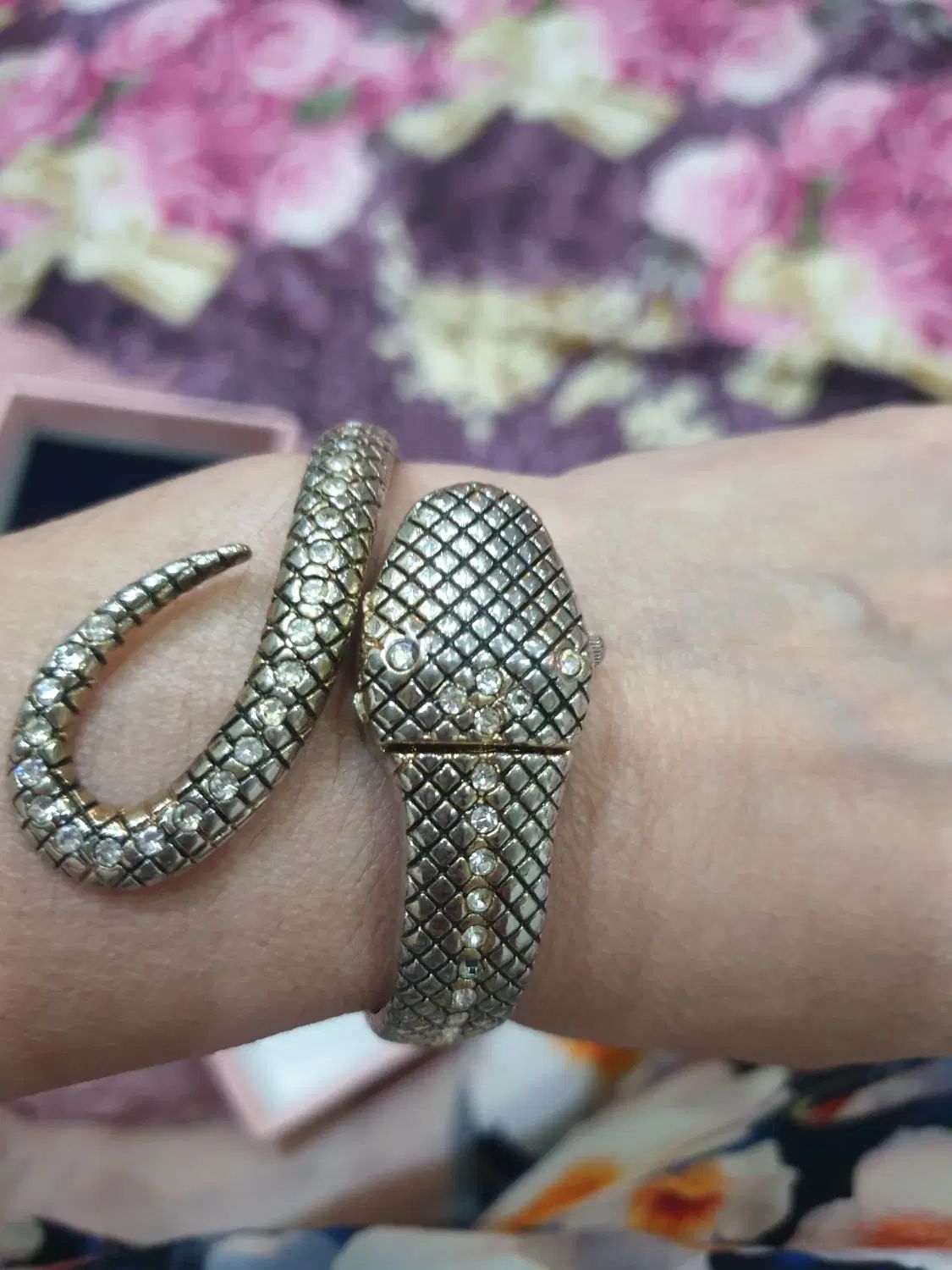 ساعت دستبند ماری مارک GUCCI بسیار زیبااصل نگین دار|ساعت|کرج, شهرک بنفشه|دیوار