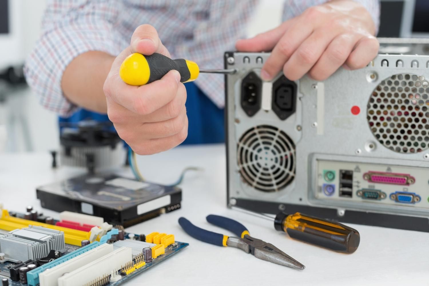 تعمیرات کامپیوتر بصورت تخصصی|خدمات رایانه‌ای و موبایل|سنندج, |دیوار