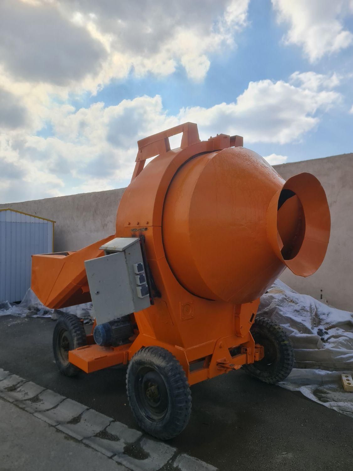 میکسر بتن، خلاطه بتن، بتونیر ۱۰۰۰ لیتری برقی|ماشین‌آلات صنعتی|مشهد, شهرک صنعتی توس|دیوار