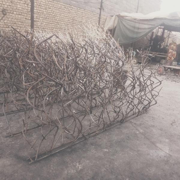 حفاظ دیوار نرده سه شاخ حفاظ روی دیوار بوته ای|خدمات پیشه و مهارت|مشهد, الهیه|دیوار