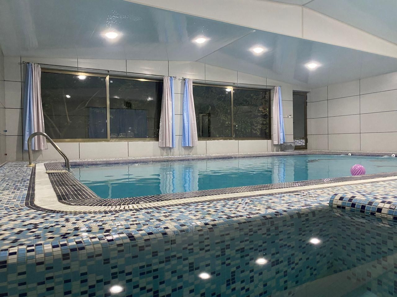 اجاره ویلا 820متری باغ بهادران/باغبهادران|اجارهٔ کوتاهمدت ویلا و باغ|اصفهان, شاهزید|دیوار