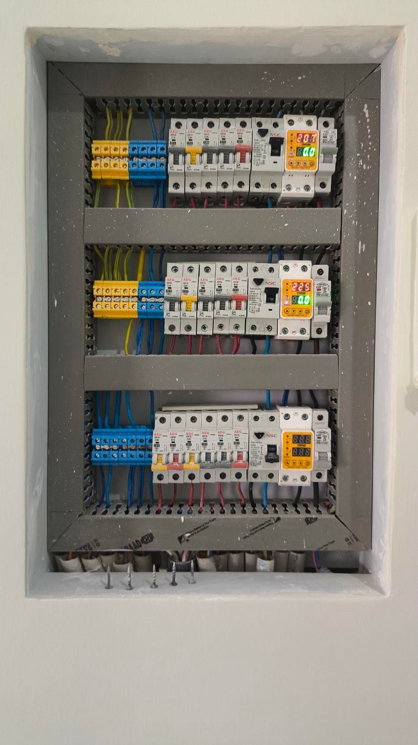 برقکاری ساختمان،رفع اتصالی و خاموشی ۲۴ ساعته|خدمات پیشه و مهارت|بوشهر, |دیوار