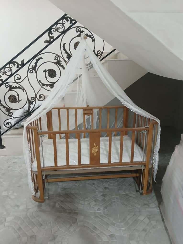 تخت 3 کاره کودک و نوزاد جنس چوب واقعی همراه تشک|تخت و صندلی بچه|آستارا, |دیوار