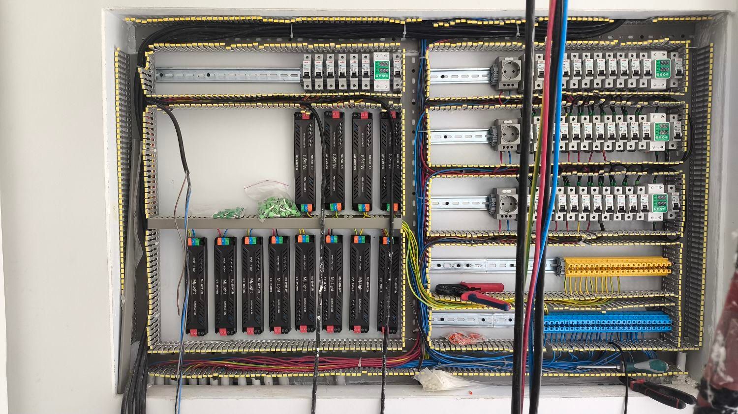 برقکاری ساختمان،رفع اتصالی و خاموشی ۲۴ ساعته|خدمات پیشه و مهارت|بوشهر, |دیوار