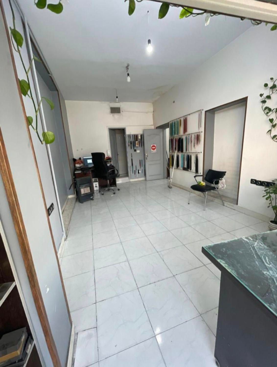 ۲۴ متر دفتر اداری مستقل و پر از نور با ویو خوب|اجارهٔ دفتر کار، اتاق اداری، مطب|تهران, جمال‌زاده|دیوار