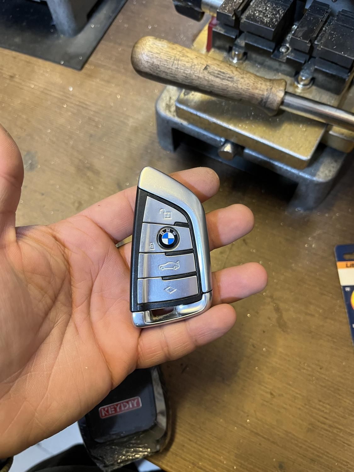 کلیدسازی بازکردن درضدسرقت ماشین انواع قفل و سوییچ|خدمات پیشه و مهارت|همدان, |دیوار