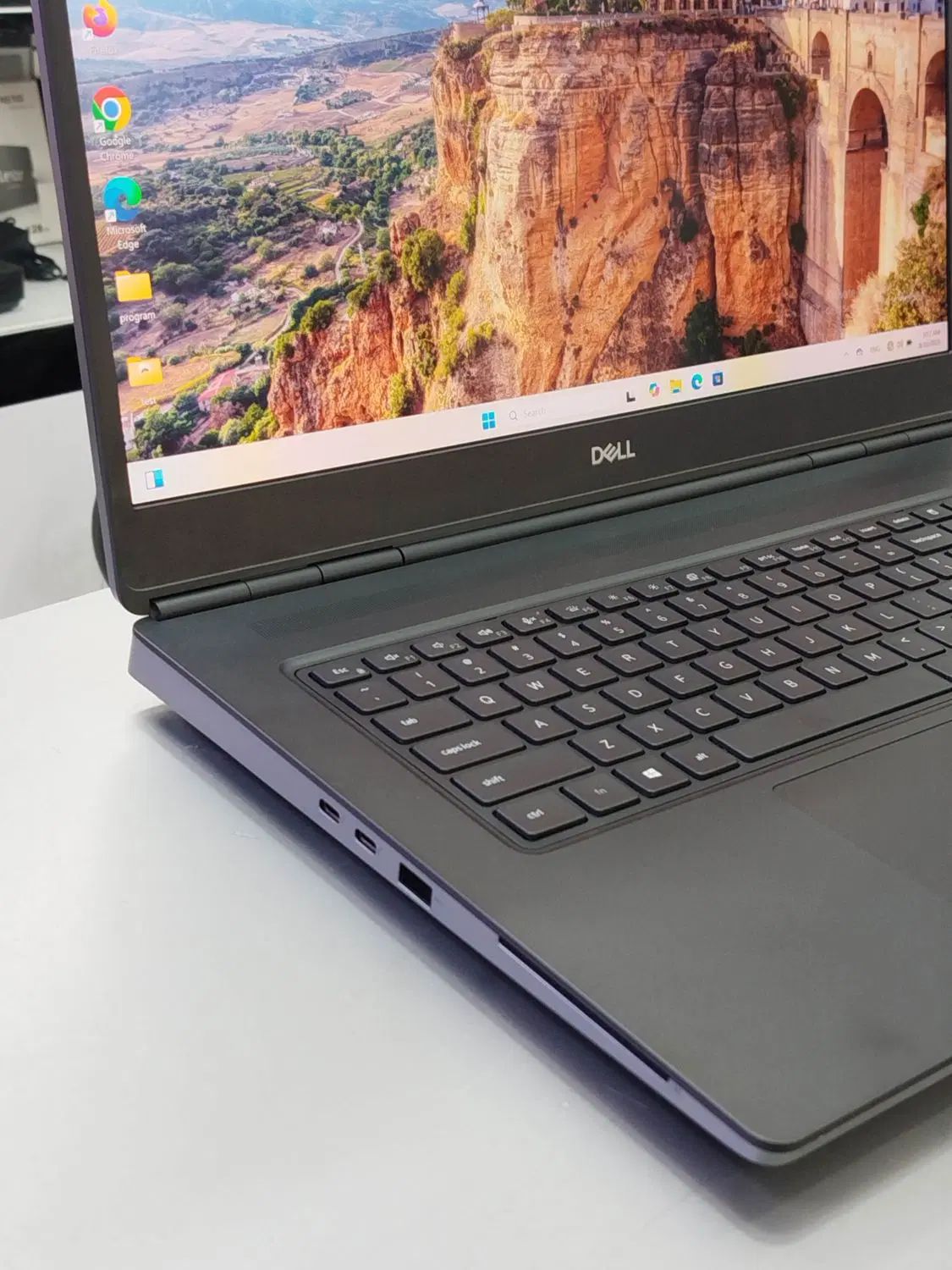 لپتاپ‌بسیارقدرتمندDELL صفحه4k،بدنه‌فلزی،گرافیک‌دار|رایانه همراه|قم, صفائیه|دیوار