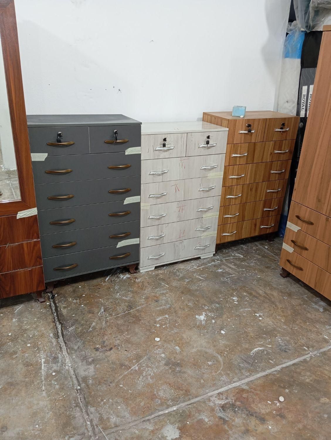 دراور لباس|جاکفشی، کمد، دراور|بندر انزلی, آذربایجان|دیوار