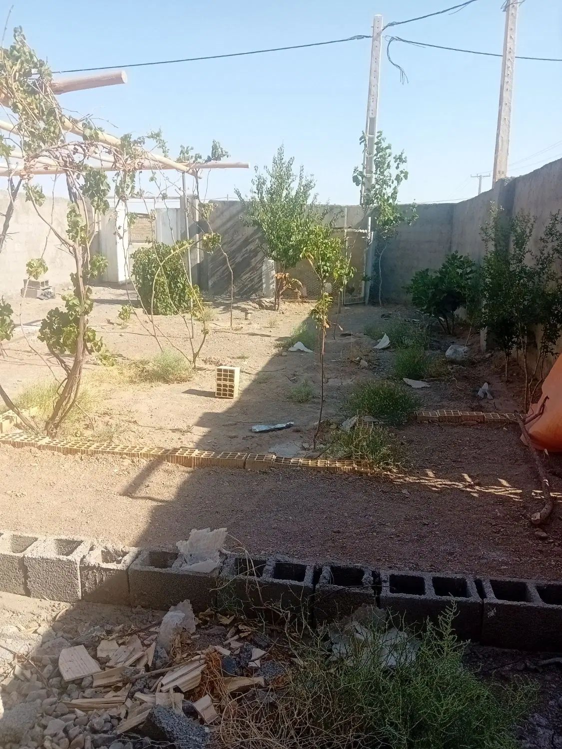 کهنشر خانه نیم ساز لب خیبان دونبش بنیاد مسکنی|فروش زمین و ملک کلنگی|سیرجان, |دیوار