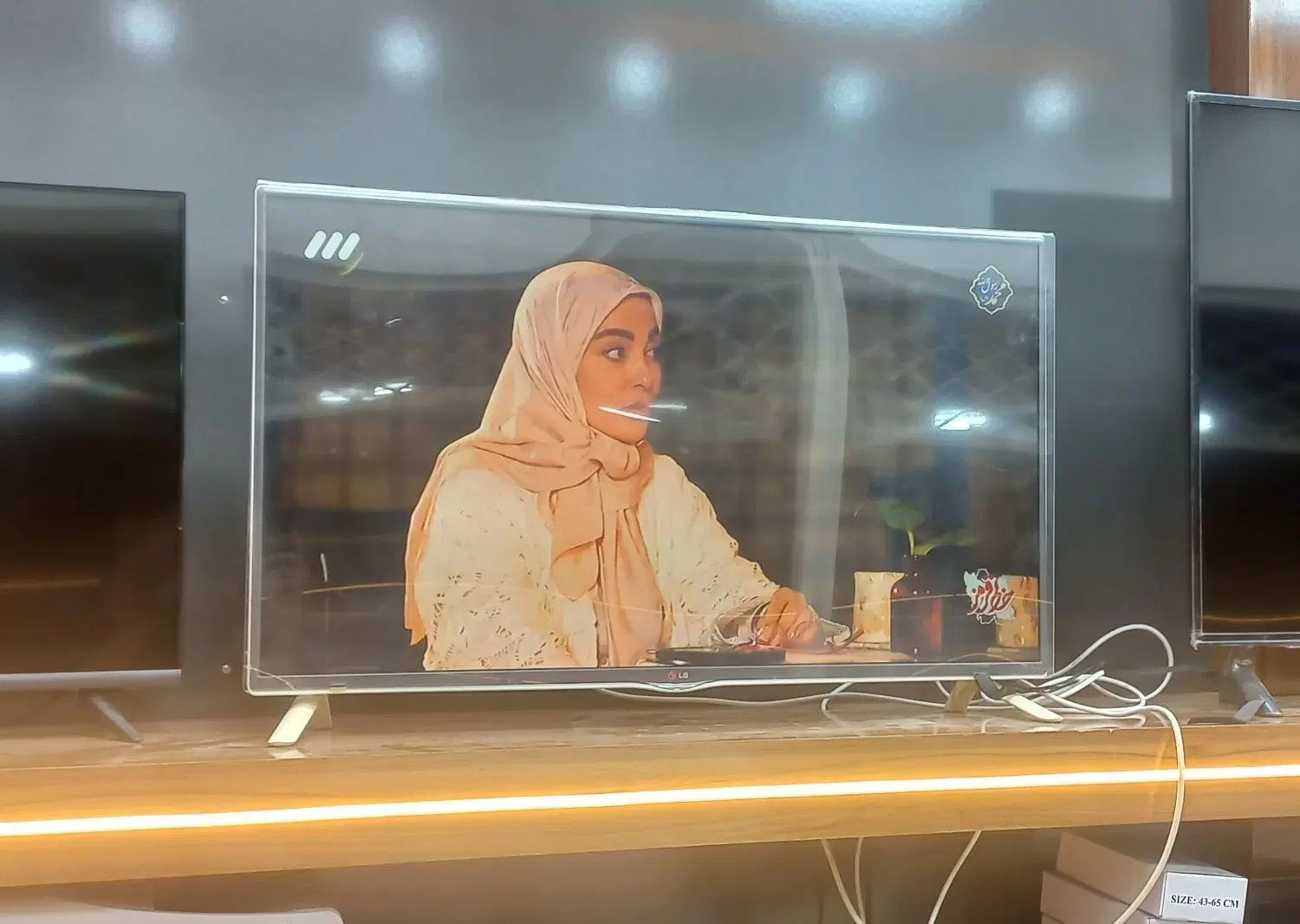تلوزیون LG ماهواره دار سفید ( پرداخت اقساطی)|تلویزیون و پروژکتور|بیرجند, |دیوار