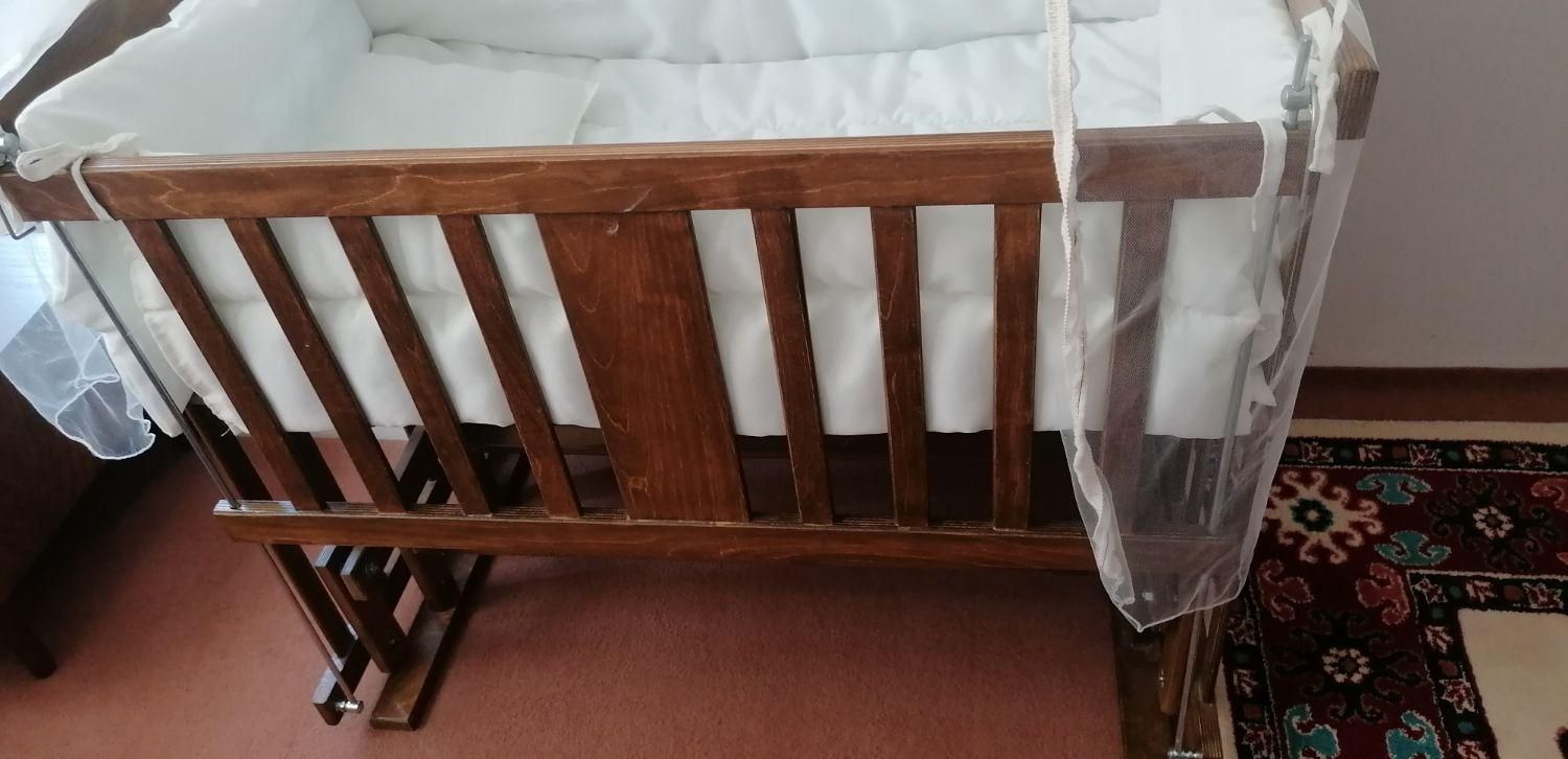 تخت کنار مادر گهواره شو|تخت و صندلی بچه|کرمانشاه, |دیوار