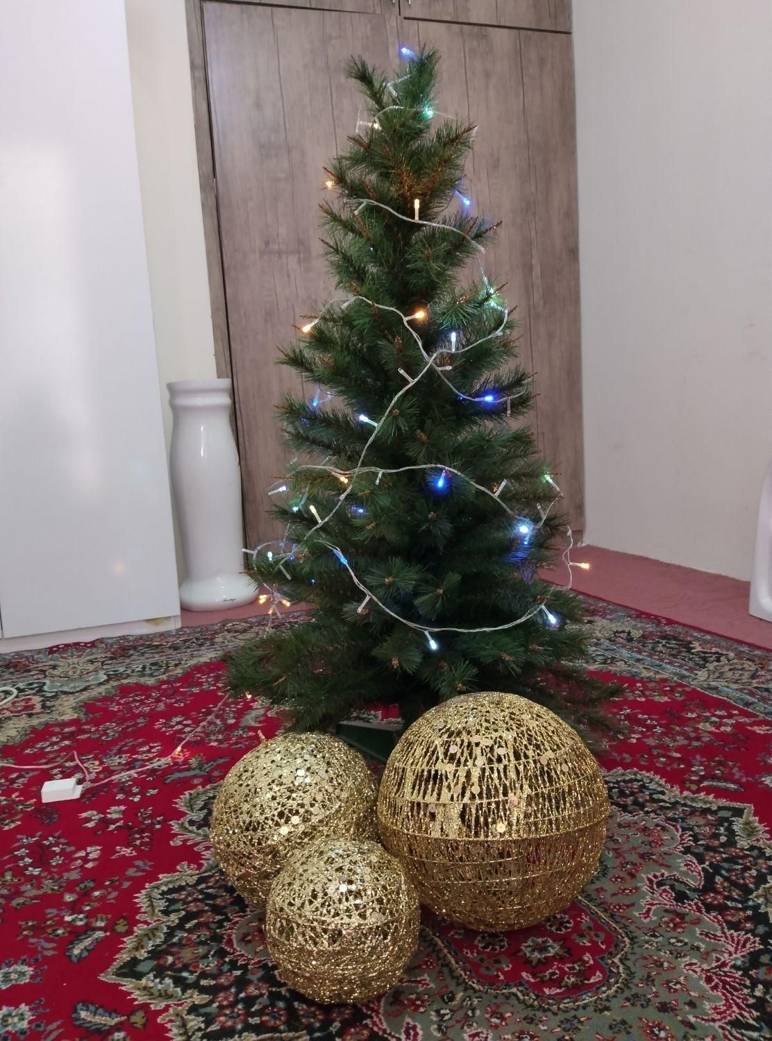 درخت کاج مصنوعی کریسمس|گل مصنوعی|مشهد, الهیه|دیوار