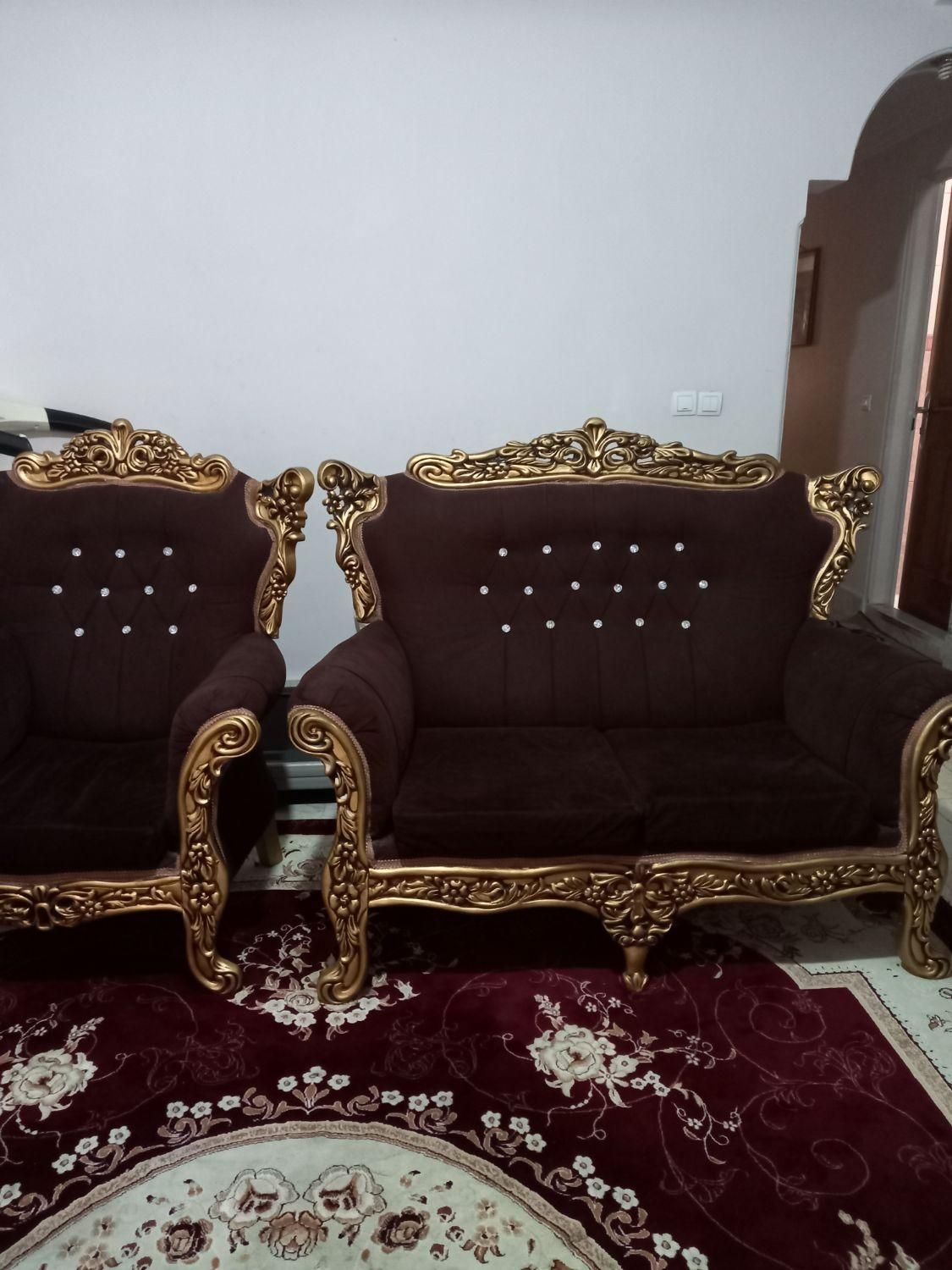 مبل سلطنتی ۷ نفره تمیز و سالم وغیر...|مبلمان خانگی و میز عسلی|تهران, گلستان (شهرک راه آهن)|دیوار