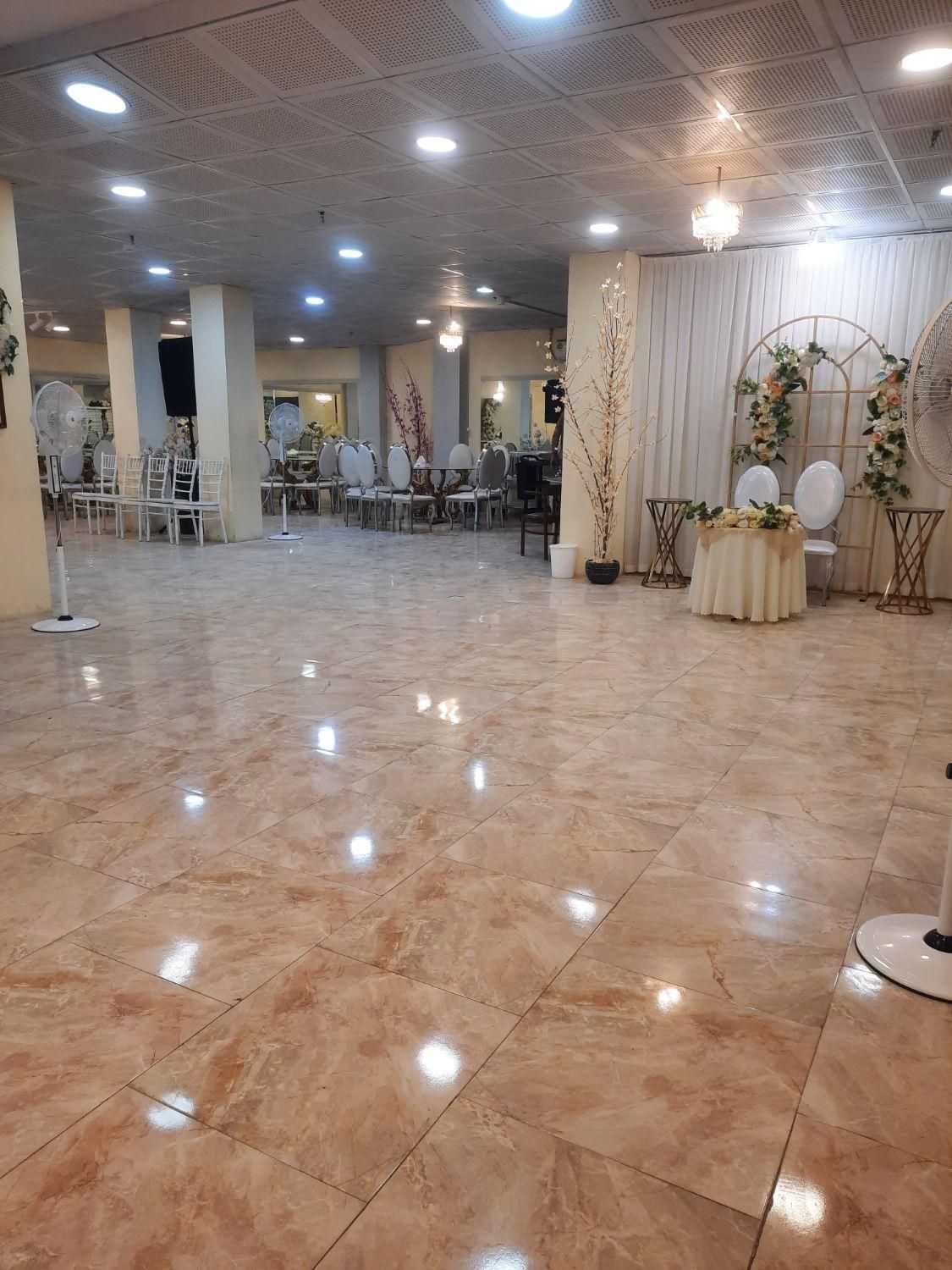 سالن خانه عقد و ازدواج آسان و نامزدی یادمان|اجارهٔ کوتاه‌مدت ویلا و باغ|شاهین‌شهر, شهرک امام علی|دیوار