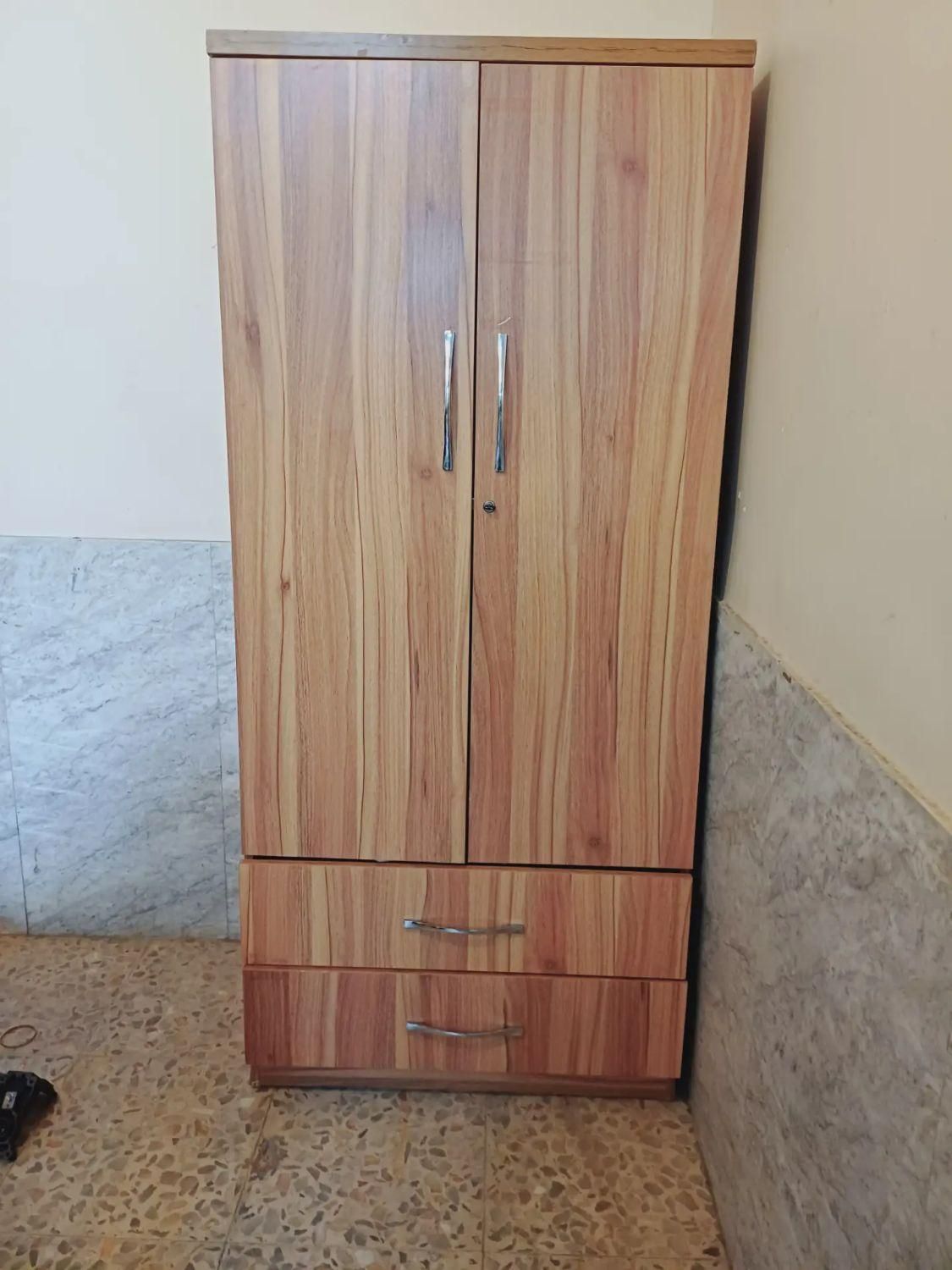 کمد لباس زیبا و نو و کاملا سالم بدون هیچگونه خط خش|جاکفشی، کمد، دراور|تهران, سبلان (لشگر)|دیوار
